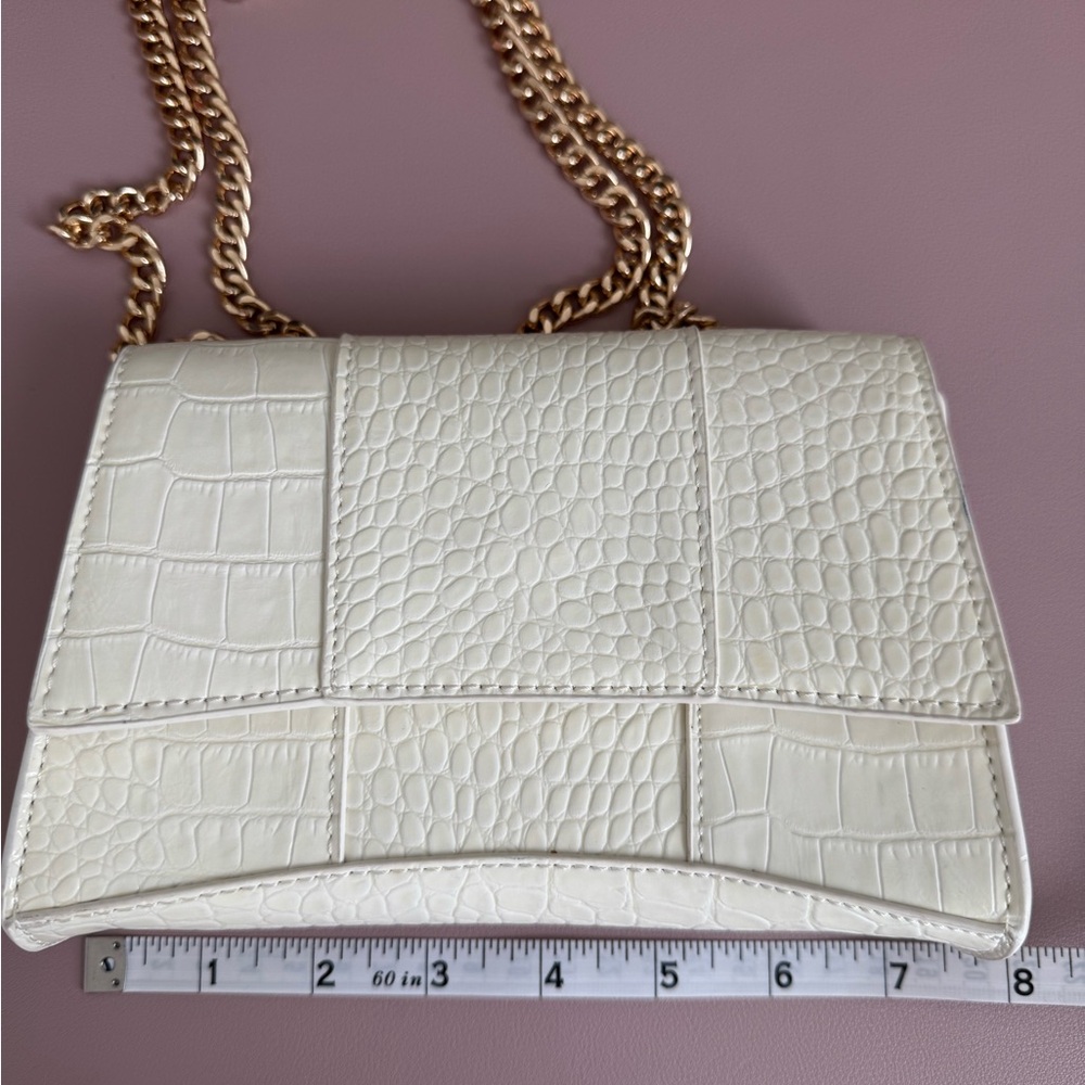Stylish Cream Croc-Embossed Shoulder Bag